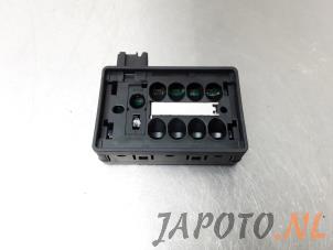 Gebruikte Sensor regen Mazda CX-7 2.3 MZR DISI Turbo 16V Prijs € 31,45 Margeregeling aangeboden door Japoto Parts B.V.