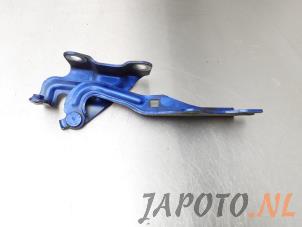 Gebruikte Motorkap Scharnier Mazda CX-7 2.3 MZR DISI Turbo 16V Prijs € 52,45 Margeregeling aangeboden door Japoto Parts B.V.