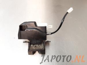 Gebruikte Achterklep Slotmechaniek Mazda CX-7 2.3 MZR DISI Turbo 16V Prijs € 52,45 Margeregeling aangeboden door Japoto Parts B.V.
