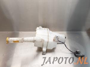 Gebruikte Ruitensproeiertank voor Mazda CX-7 2.3 MZR DISI Turbo 16V Prijs € 26,20 Margeregeling aangeboden door Japoto Parts B.V.