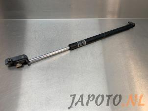 Gebruikte Motorkapdemper links Subaru Forester (SH) 2.0D Prijs € 15,70 Margeregeling aangeboden door Japoto Parts B.V.