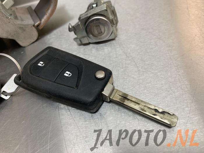 Serrure de contact + clé Toyota Aygo 1.0 12V VVT-i - N0501477