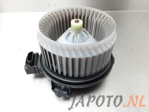 Gebruikte Chaufage Ventilatiemotor Toyota Yaris III (P13) 1.0 12V VVT-i Prijs € 59,95 Margeregeling aangeboden door Japoto Parts B.V.