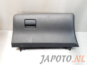 Gebruikte Dashboardkastje Toyota Yaris III (P13) 1.0 12V VVT-i Prijs € 29,95 Margeregeling aangeboden door Japoto Parts B.V.