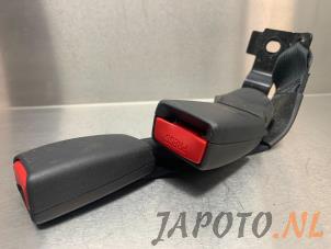 Gebruikte Veiligheidsgordel Insteek links-achter Toyota Avensis Wagon (T25/B1E) 1.8 16V VVT-i Prijs € 14,95 Margeregeling aangeboden door Japoto Parts B.V.