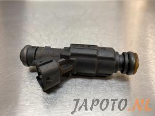 Gebruikte Injector (benzine injectie) Kia Carens III (FG) 2.0i CVVT 16V Prijs € 14,95 Margeregeling aangeboden door Japoto Parts B.V.