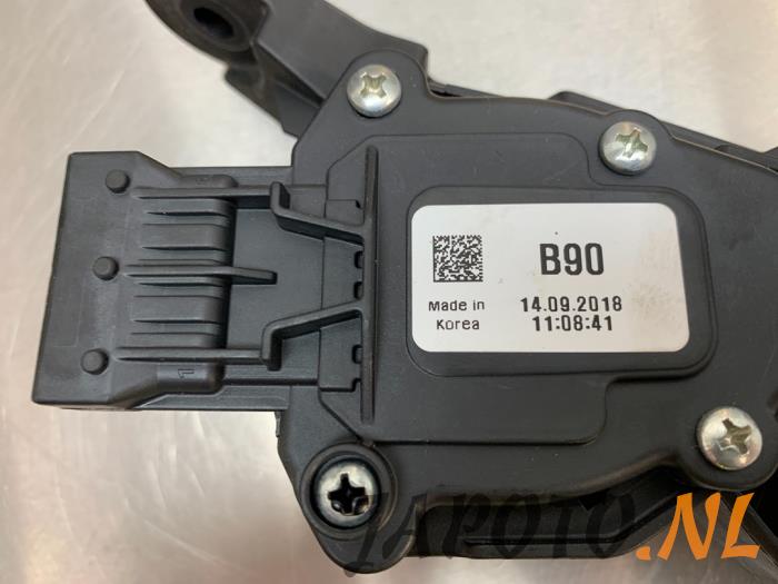 Gaspedaal van een Hyundai i20 (GBB) 1.0 T-GDI 100 12V 2019