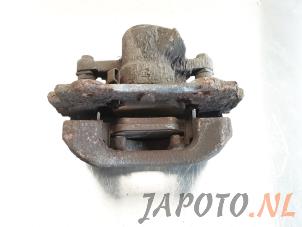 Gebruikte Remklauw (Tang) links-achter Toyota Verso 2.0 16V D-4D-F Prijs € 49,95 Margeregeling aangeboden door Japoto Parts B.V.