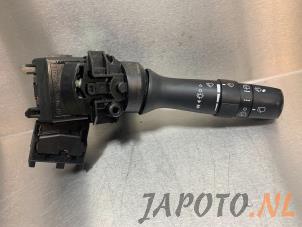 Gebruikte Ruitenwis Schakelaar Toyota RAV4 (A3) 2.0 16V Valvematic 4x2 Prijs € 36,70 Margeregeling aangeboden door Japoto Parts B.V.