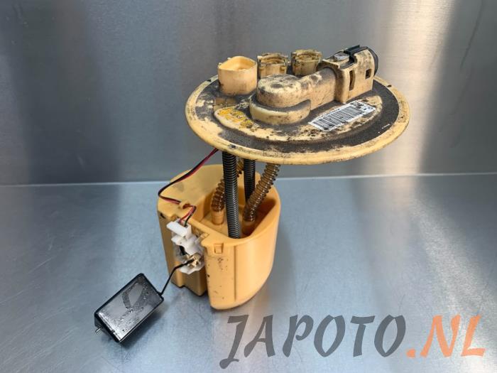 Gebruikte Tank element Pomp Toyota Verso 2.0 16V D-4D-F Prijs € 78,70 Margeregeling aangeboden door Japoto Parts B.V.