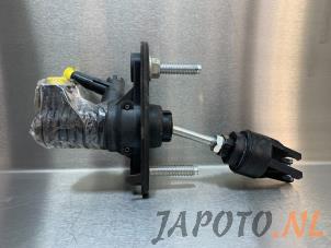 Gebruikte Koppeling Hoofd Cilinder Toyota RAV4 (A3) 2.0 16V Valvematic 4x2 Prijs € 29,00 Margeregeling aangeboden door Japoto Parts B.V.