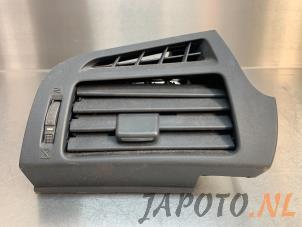 Gebruikte Luchtrooster Dashboard Toyota Verso 2.0 16V D-4D-F Prijs € 19,95 Margeregeling aangeboden door Japoto Parts B.V.