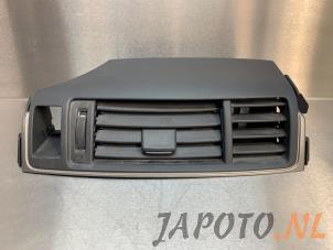 Gebruikte Luchtrooster Dashboard Toyota Verso 2.0 16V D-4D-F Prijs € 19,95 Margeregeling aangeboden door Japoto Parts B.V.