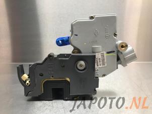 Gebruikte Slotmechaniek Portier 4Deurs links-voor Nissan Maxima QX (CA33) 3.0 V6 24V Prijs € 52,45 Margeregeling aangeboden door Japoto Parts B.V.