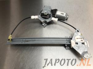 Gebruikte Ruitmechaniek 4Deurs links-achter Nissan Qashqai (J10) 2.0 16V Prijs € 29,95 Margeregeling aangeboden door Japoto Parts B.V.