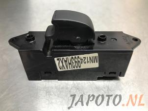 Gebruikte Schakelaar Elektrisch Raam Mitsubishi Lancer Wagon (CS/CT) 2.0 16V Prijs € 15,70 Margeregeling aangeboden door Japoto Parts B.V.