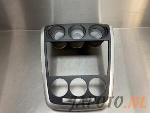 Gebruikte Radio omlijsting Mazda CX-7 2.3 MZR DISI Turbo 16V Prijs € 52,45 Margeregeling aangeboden door Japoto Parts B.V.