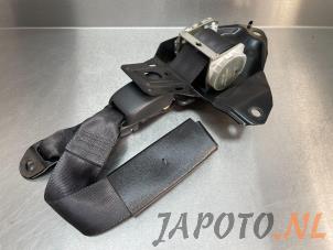 Gebruikte Veiligheidsgordel midden-achter Toyota RAV4 (A3) 2.2 D-CAT 16V 4x4 Prijs € 49,95 Margeregeling aangeboden door Japoto Parts B.V.