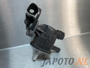 Gebruikte Vacuum ventiel Toyota Yaris III (P13) 1.5 16V Hybrid Prijs € 14,95 Margeregeling aangeboden door Japoto Parts B.V.