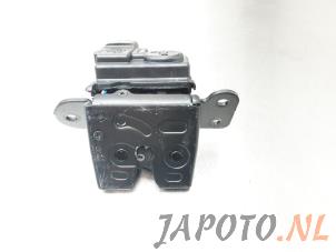 Gebruikte Achterklep Slotmechaniek Kia Niro I (DE) 1.6 GDI Hybrid Prijs € 49,95 Margeregeling aangeboden door Japoto Parts B.V.