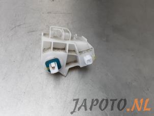 Gebruikte Bumpersteun rechts-achter Toyota Yaris III (P13) 1.33 16V Dual VVT-I Prijs € 9,95 Margeregeling aangeboden door Japoto Parts B.V.