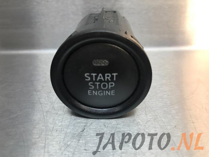 Start/stop switch Mazda 3.