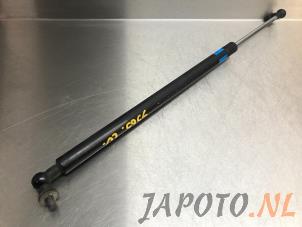 Gebruikte Motorkapdemper links Subaru Legacy Wagon (BR) 2.5 16V Prijs € 14,95 Margeregeling aangeboden door Japoto Parts B.V.