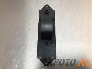 Gebruikte Elektrisch Raam Schakelaar Mitsubishi Lancer Sports Sedan (CY/CZ) 1.8 MIVEC 16V Prijs € 15,70 Margeregeling aangeboden door Japoto Parts B.V.