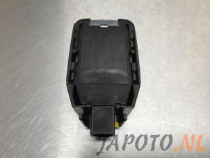 Gebruikte Sensor regen Mazda 2 (DJ/DL) 1.5 SkyActiv-G 90 Prijs € 34,95 Margeregeling aangeboden door Japoto Parts B.V.