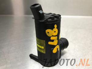 Gebruikte Ruitensproeierpomp achter Chevrolet Spark 1.0 16V Bifuel Prijs € 15,70 Margeregeling aangeboden door Japoto Parts B.V.