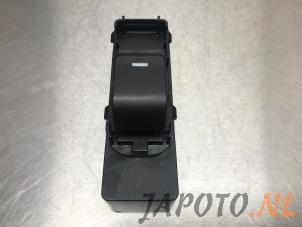 Gebruikte Schakelaar Elektrisch Raam Mazda CX-5 I (KE,GH) 2.2 SkyActiv-D 16V 2WD Prijs € 20,95 Margeregeling aangeboden door Japoto Parts B.V.