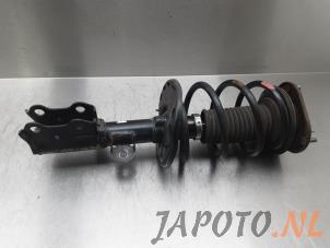 Gebruikte Schokdemperpoot rechts-voor Lexus CT 200h 1.8 16V Prijs € 74,95 Margeregeling aangeboden door Japoto Parts B.V.