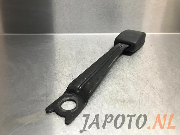 Attache ceinture de sécurité toyota yaris sale