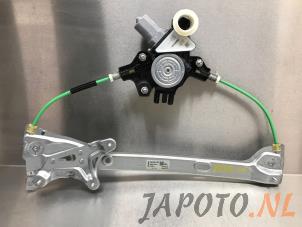 Gebruikte Ruitmechaniek 4Deurs links-voor Toyota Corolla (E21/EA1/EH1) 1.8 16V Hybrid Prijs € 89,95 Margeregeling aangeboden door Japoto Parts B.V.