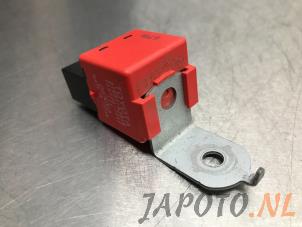 Gebruikte Relais Lexus IS C (E2) 250 C 2.5 V6 24V Prijs € 15,74 Margeregeling aangeboden door Japoto Parts B.V.