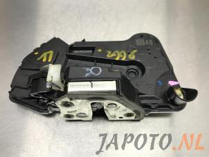 Gebruikte Portierslot Mechaniek 4Deurs links-voor Toyota C-HR (X1,X5) 1.2 16V Turbo Prijs € 90,74 Inclusief btw aangeboden door Japoto Parts B.V.