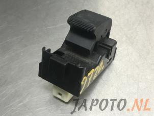 Gebruikte Raam schakelaar elektrisch Lexus CT 200h 1.8 16V Prijs € 20,95 Margeregeling aangeboden door Japoto Parts B.V.