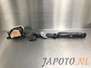 Gebruikte Veiligheidsgordel rechts-voor Toyota HiAce II 2.5 D4-D 117 4x4 Prijs € 120,94 Inclusief btw aangeboden door Japoto Parts B.V.