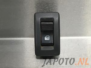 Gebruikte Schakelaar Centr. Deurvergrendeling Toyota HiAce II 2.5 D4-D 117 4x4 Prijs € 18,09 Inclusief btw aangeboden door Japoto Parts B.V.