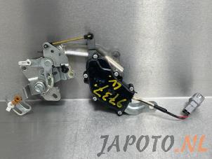 Gebruikte Centrale deurvergrendelingsmotor Toyota HiAce II 2.5 D4-D 117 4x4 Prijs € 42,29 Inclusief btw aangeboden door Japoto Parts B.V.
