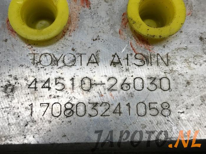 ABS Pomp van een Toyota HiAce II 2.5 D4-D 117 4x4 2008