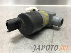 Gebruikte Ruitensproeierpomp voor Nissan Qashqai (J11) 1.5 dCi DPF Prijs € 20,95 Margeregeling aangeboden door Japoto Parts B.V.
