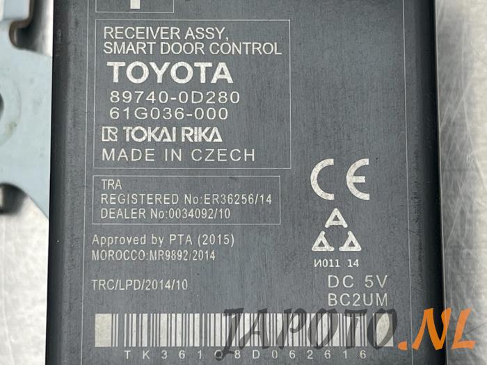 Kontaktslot + computer van een Toyota Yaris III (P13) 1.5 16V Hybrid 2019