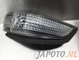 Gebruikte Knipperlicht spiegel links Toyota Yaris III (P13) 1.5 16V Hybrid Prijs € 29,95 Margeregeling aangeboden door Japoto Parts B.V.