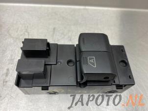 Gebruikte Schakelblok ruiten Nissan NV 200 Evalia (M20M) 1.6 16V Prijs € 29,95 Margeregeling aangeboden door Japoto Parts B.V.