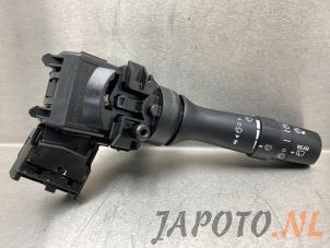 Gebruikte Ruitenwis Schakelaar Toyota Land Cruiser (J15) 3.0 D-4D-F 16V Van Prijs € 63,46 Inclusief btw aangeboden door Japoto Parts B.V.