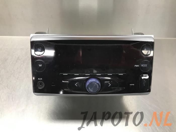 Radio CD Speler van een Toyota Land Cruiser (J15) 3.0 D-4D-F 16V Van 2014