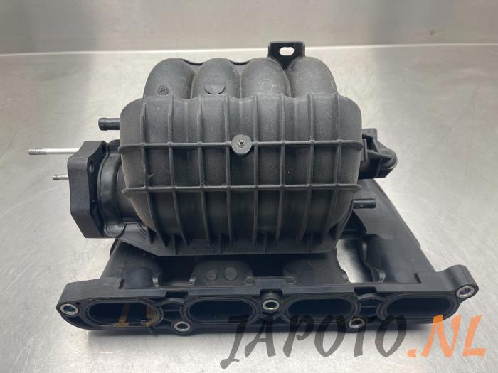 Inlaatspruitstuk van een Suzuki Splash 1.2 VVT 16V 2013