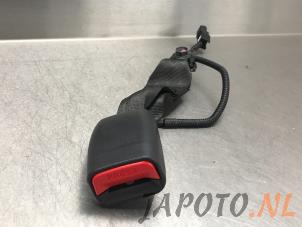 Gebruikte Veiligheidsgordel Insteek midden-achter Hyundai iX20 (JC) 1.4i 16V Prijs € 19,95 Margeregeling aangeboden door Japoto Parts B.V.