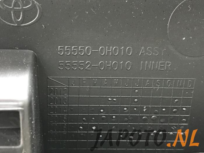 Dashboardkastje van een Toyota Aygo (B40) 1.0 12V VVT-i 2018